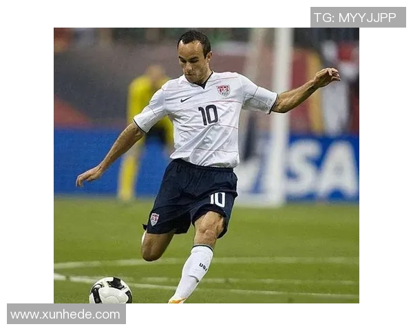 扣球技巧卓越的足球明星盘点与精彩瞬间回顾